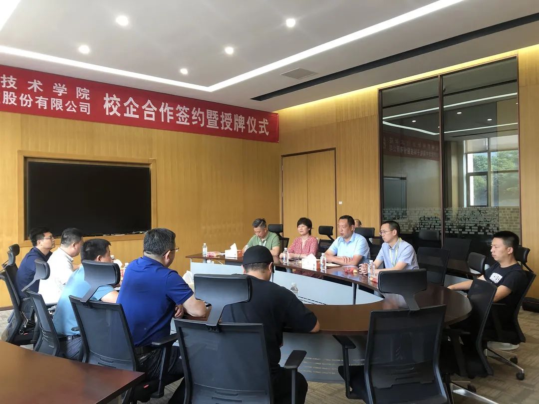 1649053017551810.jpg 8c6f8c12137cf30a7aee67d44a0d785c.jpg